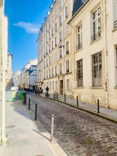 Charming apartment in the historic center of Paris