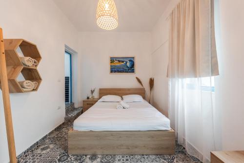 a small bedroom with a bed and a window at Central Vila 5 in Durrës