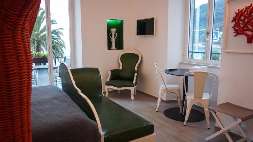 A seating area at Ca' de Tobia