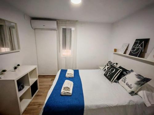 La Vida es Bella Córdoba房間的床