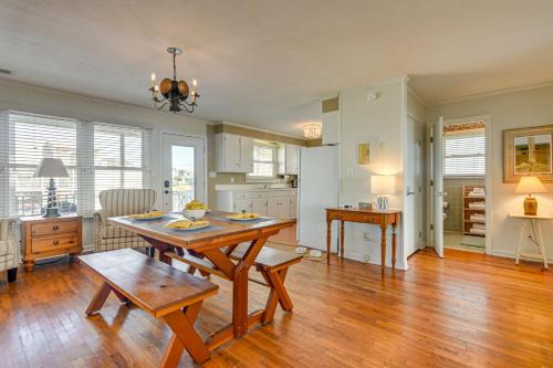 Φωτογραφία από το άλμπουμ του Home on Ocean Isle Beach with Catwalk and Deck σε Ocean Isle Beach