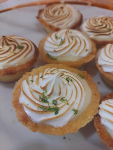a group of cupcakes with white frosting and green sprinkles at Hotel Netto in Cachoeiras de Macacu