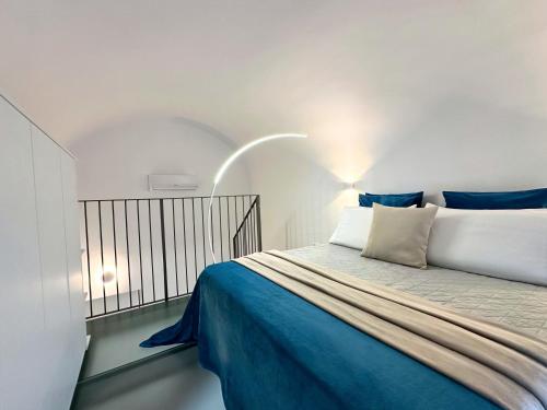 Piazza Vittorio Two-level Modern Apartment photo 3