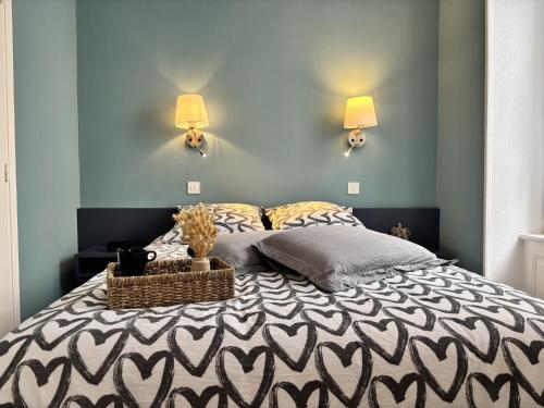 Photo de la galerie de l'établissement Le Puy Mary - Studio - 1 lit - 2 pers - Clim, à Châtel-Guyon