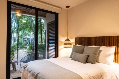 Postel nebo postele na pokoji v ubytování New Tulum Gem Private Pool Ground Floor