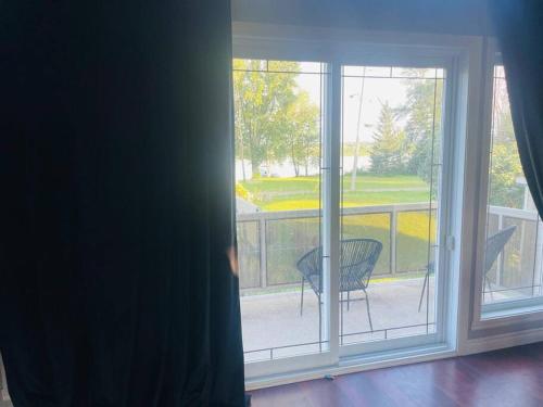 Μπαλκόνι ή βεράντα στο Lakefront House 25 minutes from downtown Ottawa-Gatineau
