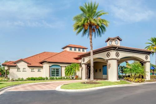 Upstay Modern Home w Pool, Games & BBQ - Sleeps 18 photo 44
