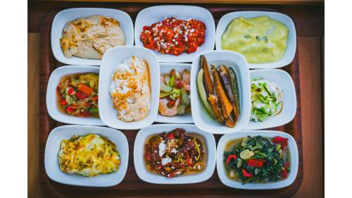 Makanan di atau berdekatan hotel
