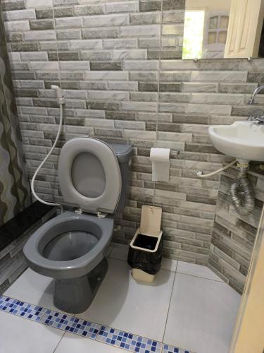 a bathroom with a toilet and a sink at Mirante do Maracajá in Mosqueiro