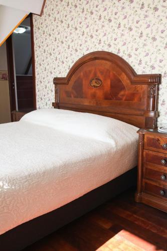 a bedroom with a wooden bed and a wooden dresser at Hotel Boutique Vista Velero in Viña del Mar