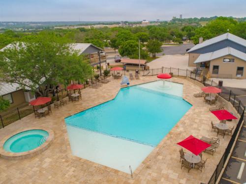 Bazén v ubytování Sun Retreats Texas Hill Country nebo v jeho okolí