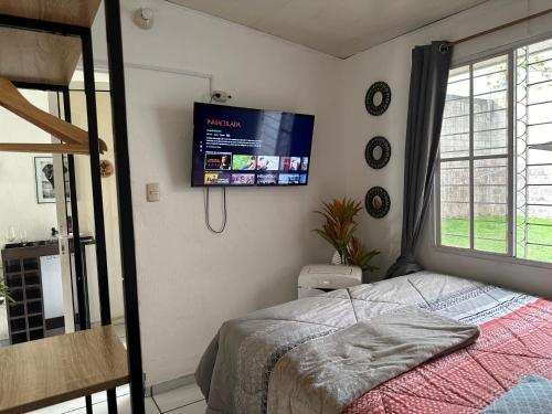 En eller flere senge i et værelse på Apartamento entero Rebeca house