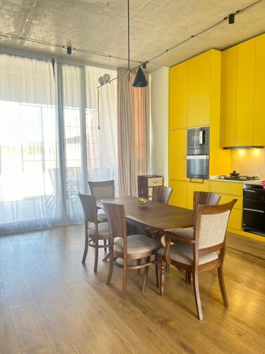 Η κουζίνα ή μικρή κουζίνα στο Villa Ambassador Golf Resort, Kachreti