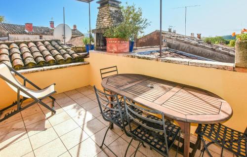 1 Bedroom Nice Home In Roussillon