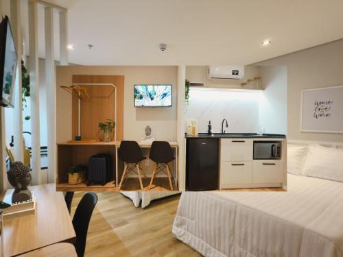a bedroom with a bed and a kitchen with a sink at Apê Brás - Shopping Plaza Polo in Sao Paulo
