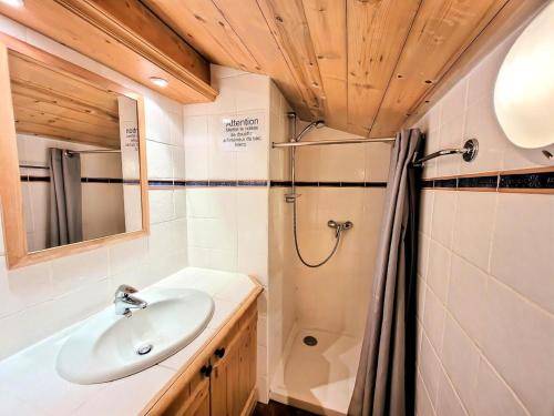 Koupelna v ubytování Résidence Epilobe - Appartement 4 pièces au coeur du village MAE-0861