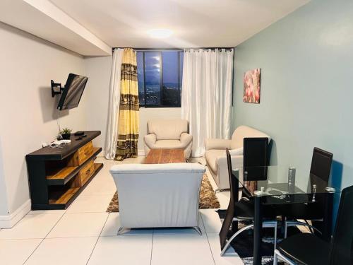 Χώρος καθιστικού στο Windhoek Eastern View on Independence 77 unit 124
