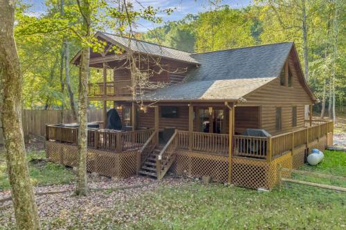 Gallery image of The cozy cabin get away with hot tub in Blue Ridge