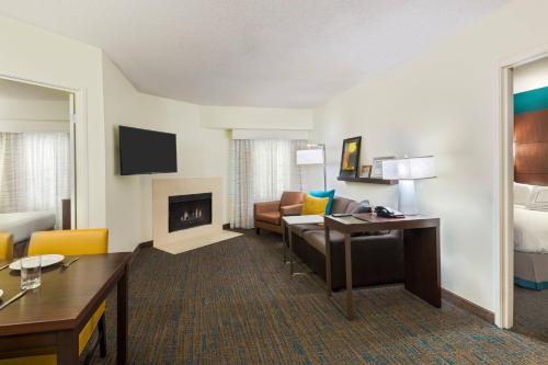 TV a/nebo společenská místnost v ubytování Residence Inn Savannah Midtown