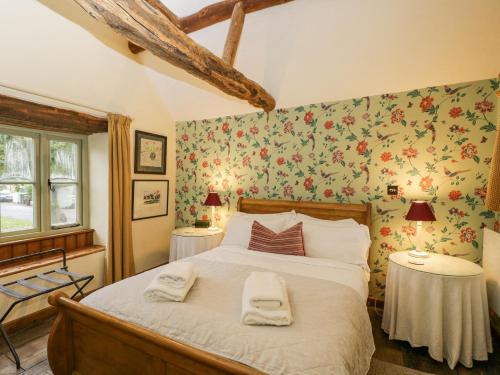 Katil atau katil-katil dalam bilik di Tannery Cottage