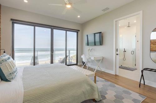 Ένα ή περισσότερα κρεβάτια σε δωμάτιο στο Oceanfront 4-bed Designer Villa with private pool