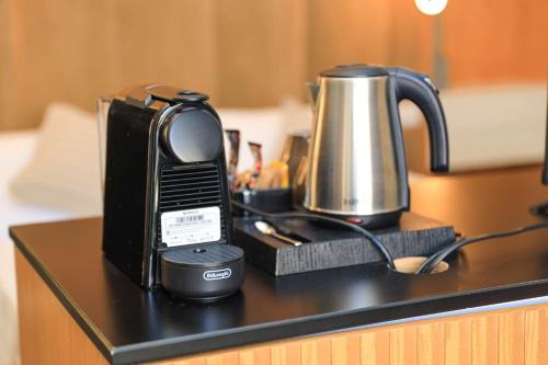 a coffeemaker and a tea kettle on a counter at Luna Mare Boutique Seaside in Borsh