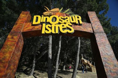 a sign for a zoo with a giraffe in it at Le nid du geai in Istres