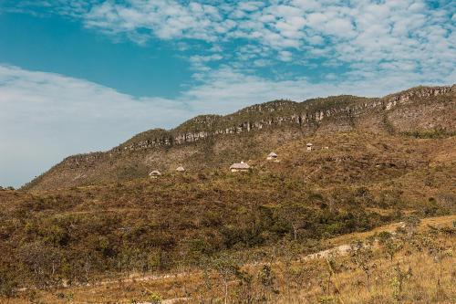 a group of animals on the side of a mountain at Kalu Oká in Alto Paraíso de Goiás