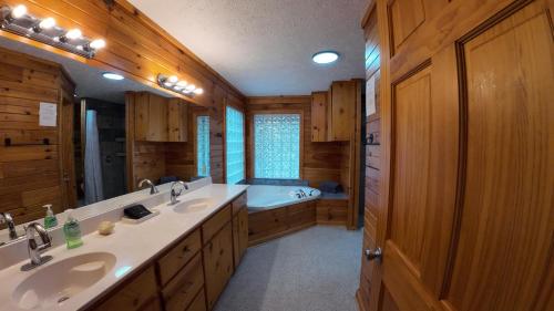 a bathroom with two sinks and a tub at 2 Homes Laurel Canyon and Cherokee Oaks in Concan