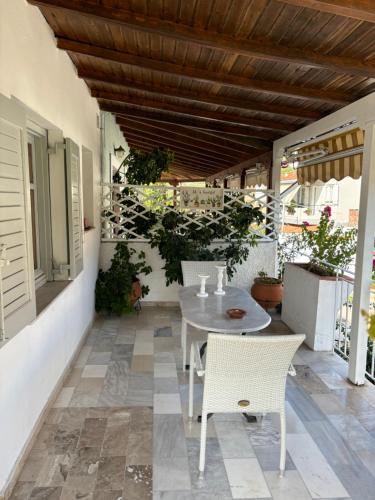 Gallery image of Marias Apartments in Vasiliká