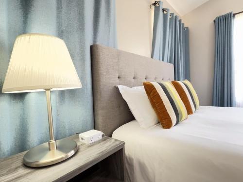 a bedroom with a bed with a lamp on a table at Pool House Newly Remodeled 3bed 3bath Near DT Summerlin and Red Rock in Las Vegas