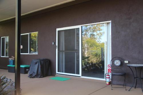 Un patio o zona al aire libre en Tunnel Ridge Outlook