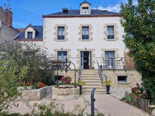 Gîte entre Loire et canaux, proche centre-ville, idéal pour grands groupes et séjours historiques - FR-1-590-369