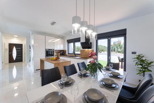 Luxury villa with a swimming pool Primosten - 23550