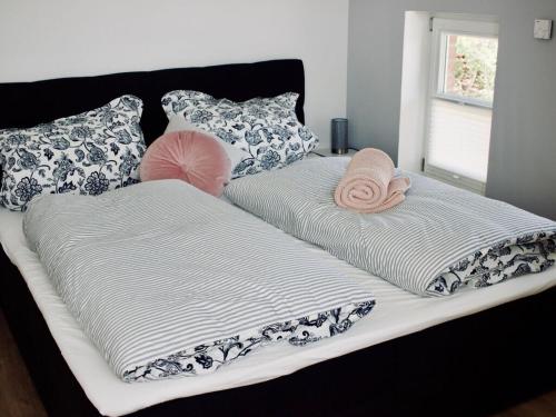 Postel nebo postele na pokoji v ubytování Ada's Koje Comfortable holiday residence