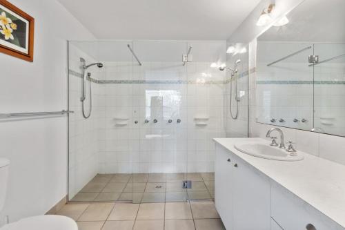 Koupelna v ubytování Osbourne walk to beach