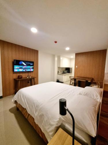 TV a/nebo společenská místnost v ubytování Flat 35, Unit 1E