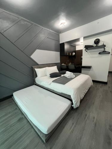 Ένα ή περισσότερα κρεβάτια σε δωμάτιο στο SAMSARA Studio Apartment at Kompleks Mutiara GM