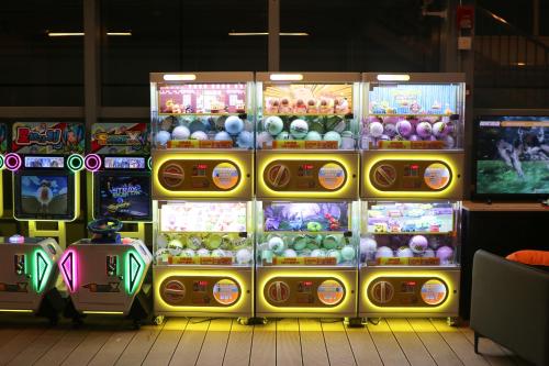 a display of a pinball machine in a store at Crowne Plaza Suzhou East Taihu by IHG in Suzhou