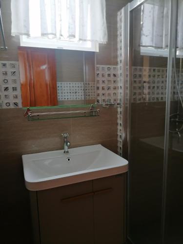 Ένα μπάνιο στο Coba Inn Alona Panglao