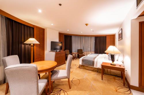 Ένα ή περισσότερα κρεβάτια σε δωμάτιο στο Century Park Hotel