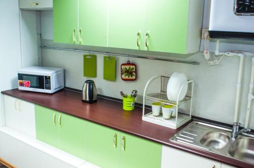 Кухня или мини-кухня в Хостел &laquo;Зам-Зам&raquo;
