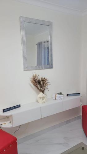 a white dressing table with a mirror on a white wall at Klinda Luxury Home Apartament Mi Casa es tu Casa in Mendoza