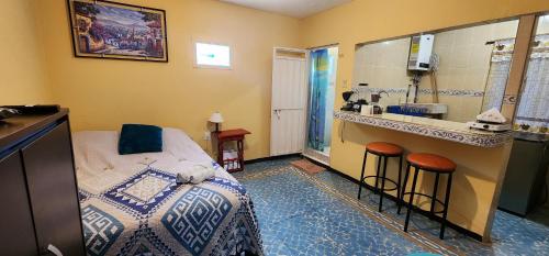 a bedroom with a bed and a sink and a counter at Departamentos muy cercanos al aeropuerto T2 wifi free in Mexico City