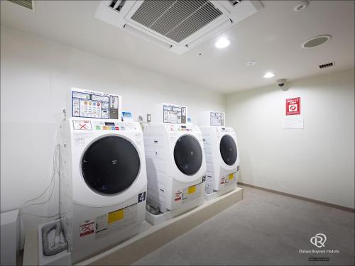 a room with three washing machines on display at Daiwa Roynet Hotel Yokohama-Koen in Yokohama