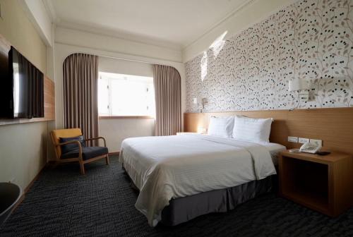 Postel nebo postele na pokoji v ubytování Haifu Garden Hotel