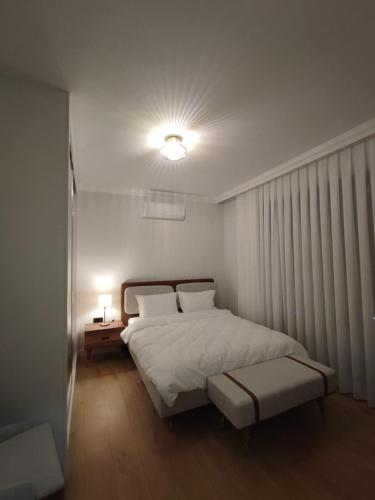 Katil atau katil-katil dalam bilik di Kervan Saray Loft apartment