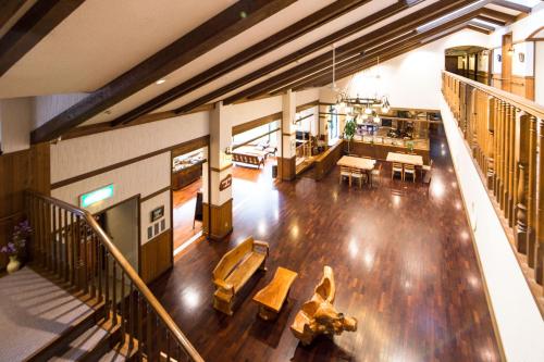 an overhead view of the lobby of a building at 奥伊勢フォレストピア in Ema