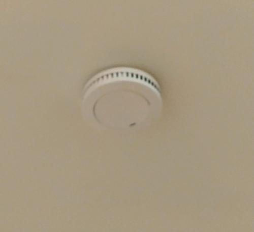 a ceiling with a smoke detector on a ceiling at Casa dolce casa in Viareggio