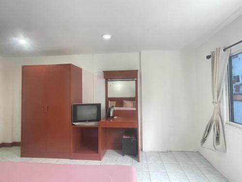 Televisyen dan/atau pusat hiburan di Nice to CU Guest house